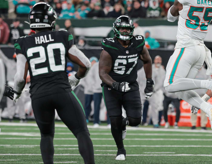 Jets' OT Carter Warren (67)